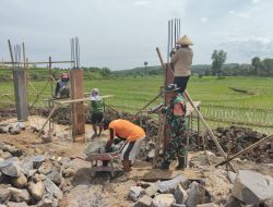 Babinsa Koramil 0810/18 Ngetos Dampingi Pembangunan Koperasi Merah Putih di Desa Kweden