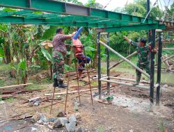 Kompak, Babinsa dan Pekerja Garuda Selesaikan Jembatan