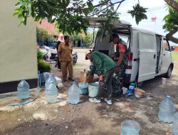 Koramil 0810/16 Suk9moro Sertu Yatmono Laksanakan Penyemprotan Padi Menggunakan Drone Bersama Dinas Pertanian