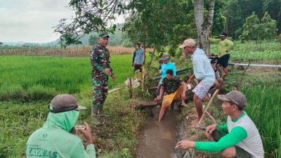 Babinsa Koramil 0810/20 Ngluyu Laksanakan Komsos Bersama Warga, Pererat Silaturahmi dan Perkuat Jaring Komunikasi di Wilayah Binaan