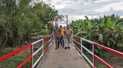Dandim Nganjuk Dampingi Danrem Tinjau Tahap Akhir Pembangunan Jembatan Gantung Perintis Garuda