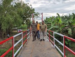 Dandim Nganjuk Dampingi Danrem Tinjau Tahap Akhir Pembangunan Jembatan Gantung Perintis Garuda
