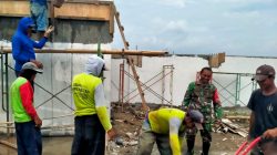 Babinsa Oro-Oro Ombo Dampingi Pembangunan Fasilitas KDKMP, Wujud Dukungan TNI AD terhadap Penguatan Ekonomi Desa