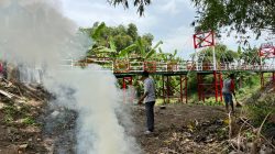 Pembersihan Kanan Kiri Jembatan Perintis Garuda, Wujud Kepedulian Warga dan TNI