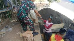 Sinergi TNI Bersama Rakyat, Babinsa Koramil 05/Sawahan Bantu Warga Bangun Rumah di Desa Bendolo