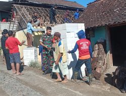 Wujud Nyata Kemanunggalan TNI dan Rakyat, Babinsa Sawahan Bantu Pembangunan Rumah Warga Desa Bendolo