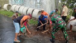 Pererat Silaturahmi dan Tingkatkan Kepedulian, Babinsa Koramil 05/Sawahan Gelar Kerja Bakti Bersama Warga