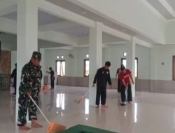Sambut Ramadhan 1447 H, Babinsa Koramil 0810/06 Kertosono Bersama Warga Laksanakan Kerja Bakti Pembersihan Masjid