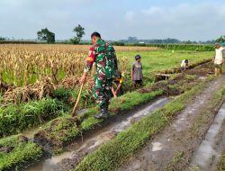 BABINSA DESA GEBANGKEREP KORAMIL  BARON GELAR KERJA BAKTI BERSAMA WARGA