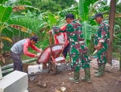 Warga dan Babinsa Semangat Gotong Royong Bangun Jembatan Perintis Garuda Tahap II