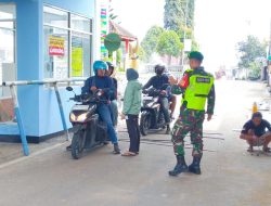 Anggota Koramil 0810/05 Sawahan Melaksanakan Pengamanan Tempat Wisata Air Terjun Sedudo Desa Ngliman dalam Rangka Cuti Bersama Hari Raya Idul Fitri 1447 H