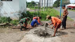 Babinsa Koramil 0810/08 Baron Pimpin Karya Bhakti Bersama Warga Desa Garu