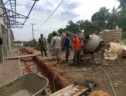 Kedekatan Babinsa Bersama Masyarakat, Dampingi Pembangunan KDKMP di Desa Duren