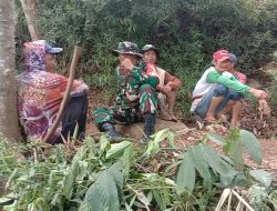 Babinsa Koramil 0810/05 Sawahan Laksanakan Komsos Bersama Warga Dusun Putuk, Pererat Kemanunggalan TNI dengan Rakyat