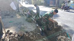 Babinsa Koramil 0810/05 Sawahan Bersama Warga Laksanakan Karya Bakti Pembuatan Saluran Irigasi di Desa Bendolo