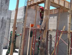 Babinsa Desa Bungur Sertu Didik Laksanakan Serbuan Teritorial Bantu Pembangunan Toko Warga