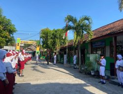 Babinsa Koramil 0810/14 Gondang Jadi Pembina Upacara di SDN 1 Campur, Tanamkan Sikap Disiplin dan Saling Menolong