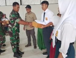 Koramil 0819/19 Jatikalen Bersama Forpimcam Serahkan Bantuan Pendidikan dari Pangdam V/Brawijaya