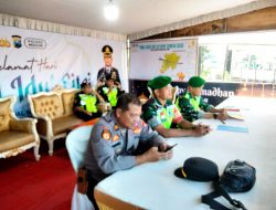 TNI–Polri Bersinergi Amankan Arus Mudik Lebaran, Anggota Koramil 0810/19 Jatikalen Siaga di Pos PAM Kertosono
