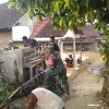 BABINSA BERSAMA WARGA PASANG JARINGAN PIPA AIR BERSIH, WUJUD KEPEDULIAN TNI TERHADAP KEBUTUHAN MASYARAKAT
