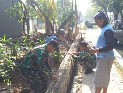 Babinsa Desa Bungur Sertu Didik Laksanakan Binter, Bantu Pembangunan Teras Rumah Warga di Dusun Jali