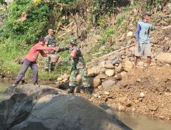 Gotong Royong TNI dan Warga, Awali Pembangunan Jembatan Perintis Garuda di Desa Genjeng