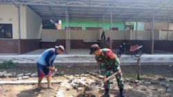 KEBERSAMAAN BABINSA GOTONG ROYONG MEMBANTU MASYARAKAT DI WILAYAH