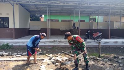 KEBERSAMAAN BABINSA GOTONG ROYONG MEMBANTU MASYARAKAT DI WILAYAH