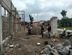 Babinsa Desa Puhkerep Monitoring Pembangunan Koperasi Desa Kelurahan Merah Putih