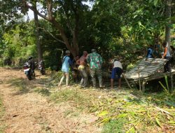 BABINSA DESA SURU BERSAMA WARGA BANGUN JEMBATAN ALTERNATIF, JAGA KELANCARAN AKTIVITAS MASYARAKAT