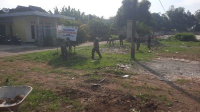 KORAMIL 0810/11 PRAMBON BERSAMA WARGA BERSIHKAN LINGKUNGAN KDKMP DESA TEGARON