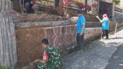 BABINSA KORAMIL 0810/05 SAWAHAN BERSAMA PERANGKAT DESA KERJA BAKTI BERSIHKAN KANTOR DESA BARENG