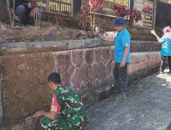 BABINSA KORAMIL 0810/05 SAWAHAN BERSAMA PERANGKAT DESA KERJA BAKTI BERSIHKAN KANTOR DESA BARENG