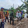 BABINSA KORAMIL 0810/12 PACE GOTONG ROYONG BERSAMA WARGA LAKSANAKAN PENGURUKAN JALAN USAHA TANI