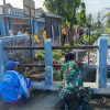 Babinsa Koramil 0810/10 Tanjunganom Bersama Warga Laksanakan Kerja Bakti Bersihkan Aliran Sungai