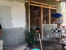 Babinsa Koramil 0810-05/Sawahan Bantu Pembangunan Rumah Warga