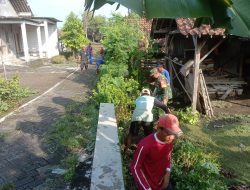 Babinsa Koramil 0810/15 Rejoso Laksanakan Kerja Bakti Bersama Warga di Wilayah Binaan