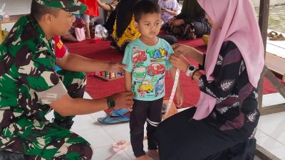 ANGGOTA KORAMIL 0810/19 JATIKALEN LAKSANAKAN PENDAMPINGAN POSYANDU DI DESA JATIKALEN