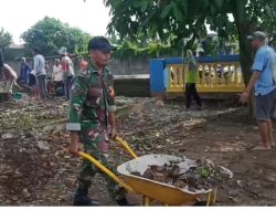 BABINSA KORAMIL 0810/05 SAWAHAN LAKSANAKAN SERTER KOMSOS, PERERAT HUBUNGAN DENGAN WARGA DESA SIDOREJO