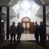 Babinsa Koramil 0810/03 Loceret Laksanakan Pengamanan Perayaan Kenaikan Yesus Kristus di Gereja Santo Petrus
