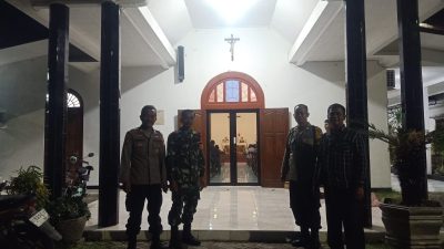 Babinsa Koramil 0810/03 Loceret Laksanakan Pengamanan Perayaan Kenaikan Yesus Kristus di Gereja Santo Petrus