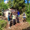BABINSA KORAMIL 0810/18 NGETOS BERSAMA WARGA LAKSANAKAN KERJA BAKTI PERBAIKI SALURAN PIPA AIR BERSIH DI DESA KLODAN