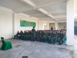 KOMANDAN KODIM NGANJUK BERIKAN JAM KOMANDAN KEPADA SELURUH PERSONEL KODIM