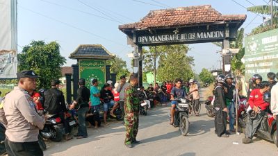 Babinsa Koramil 0810/07 Wilangan Bersama Bhabinkamtibmas Amankan Keberangkatan Massa Pagar Nusa Menuju PN Nganjuk