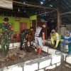 Babinsa Koramil 0810/15 Rejoso Bantu Rehabilitasi Rumah Warga, Wujud Nyata Kemanunggalan TNI dengan Rakyat