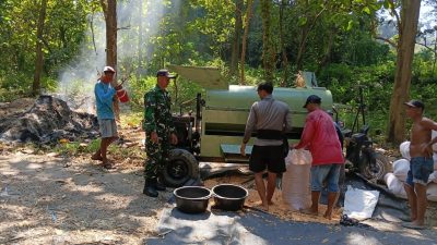 BABINSA KORAMIL 0810/20 NGLUYU DAMPINGI PETANI PANEN JAGUNG, WUJUD DUKUNGAN NYATA KETAHANAN PANGAN NASIONAL
