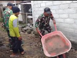 Babinsa Desa Sumengko Bersama Warga Laksanakan Serbuan Teritorial Pengurukan Jalan Lingkungan, Wujud Nyata Kemanunggalan TNI dengan Rakyat
