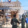 BABINSA KORAMIL 0810/02 BAGOR BERSAMA WARGA GOTONG ROYONG BANTU BEDAH RUMAH WARGA, WUJUD NYATA KEMANUNGGALAN TNI DENGAN RAKYAT