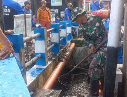 Babinsa Kertosono Bersama Warga  Kerja Bakti Bersihkan Sungai, Wujud Kepedulian Terhadap Lingkungan