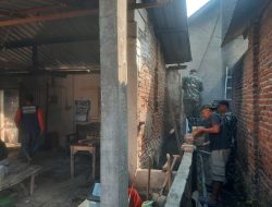 Danramil 0810/11 Prambon Pimpin Karya Bakti Pembongkaran Rutilahu, Wujud Nyata Kepedulian TNI kepada Rakyat